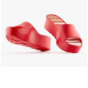 Nwt lemon jelly solis slip-on sandal in red